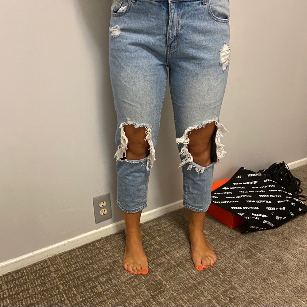 Cropped distressed jeans